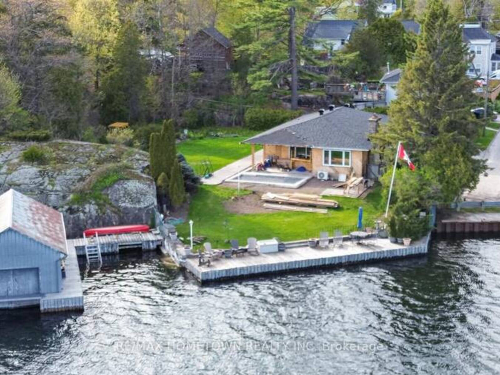 14 THOMAS STREET, Brockville, Ontario K6V 5L1