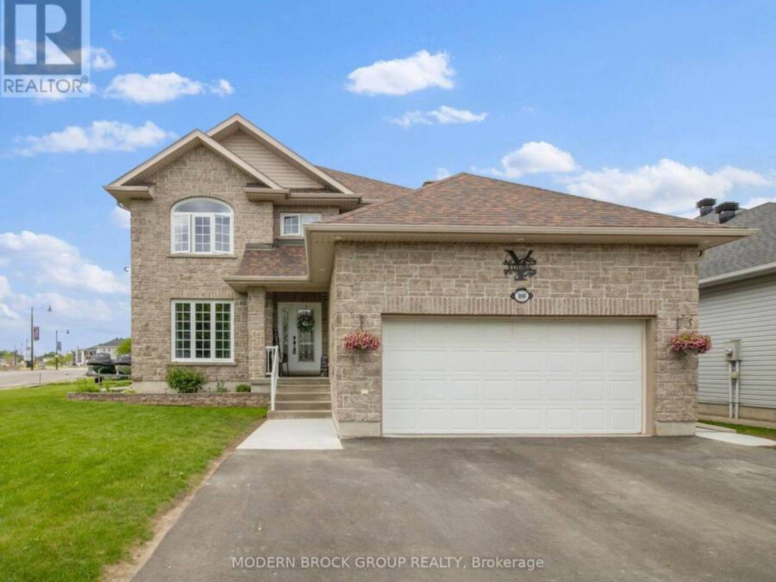 1000 CRESTWOOD DRIVE, Brockville, Ontario K6V 7N1