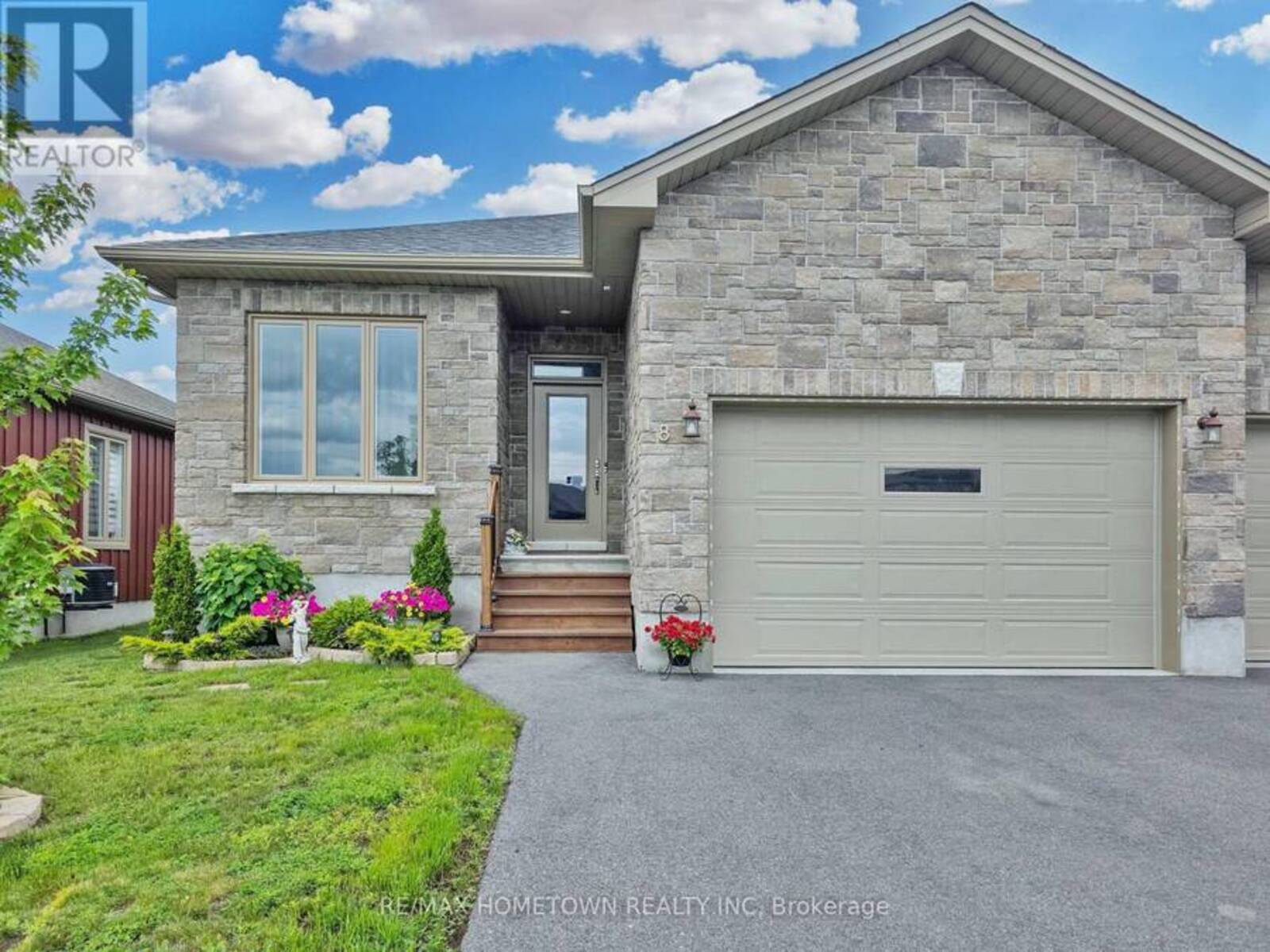 8 BILLINGS AVENUE W, Iroquois, Ontario K0E 1K0