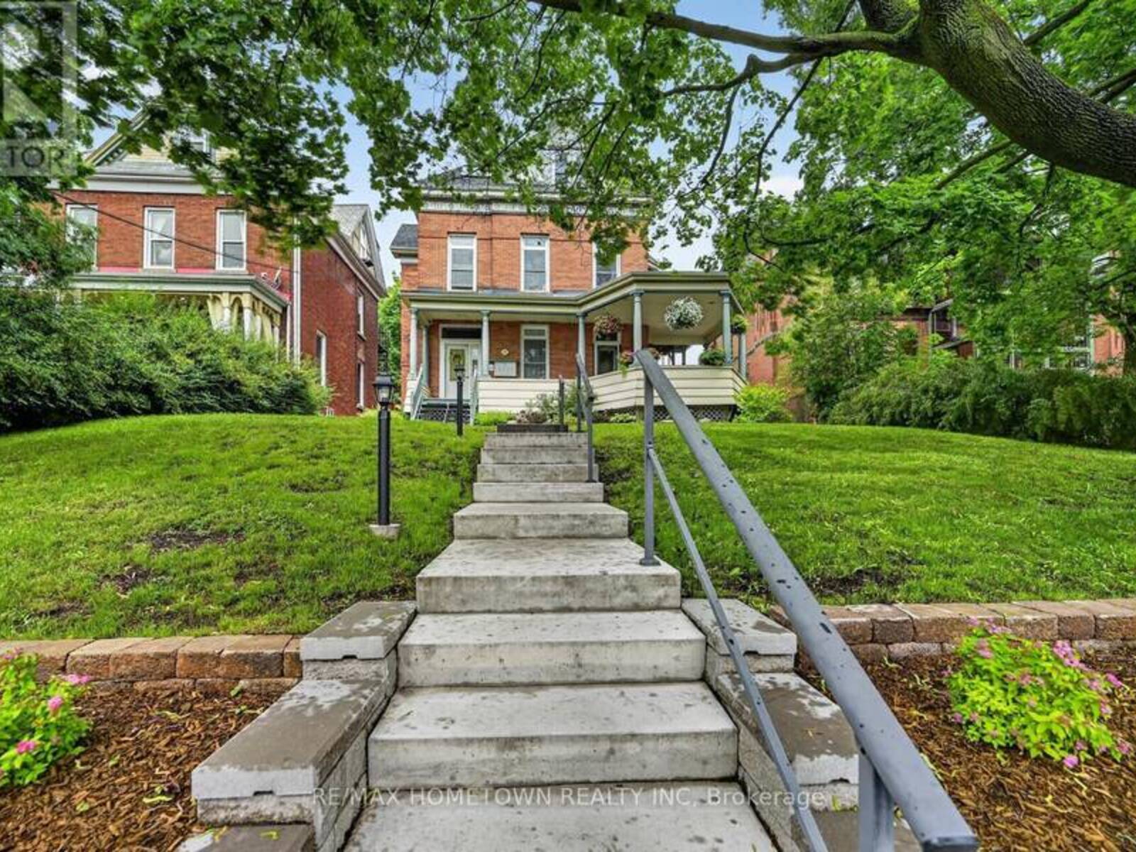 98 PINE STREET, Brockville, Ontario K6V 1G9