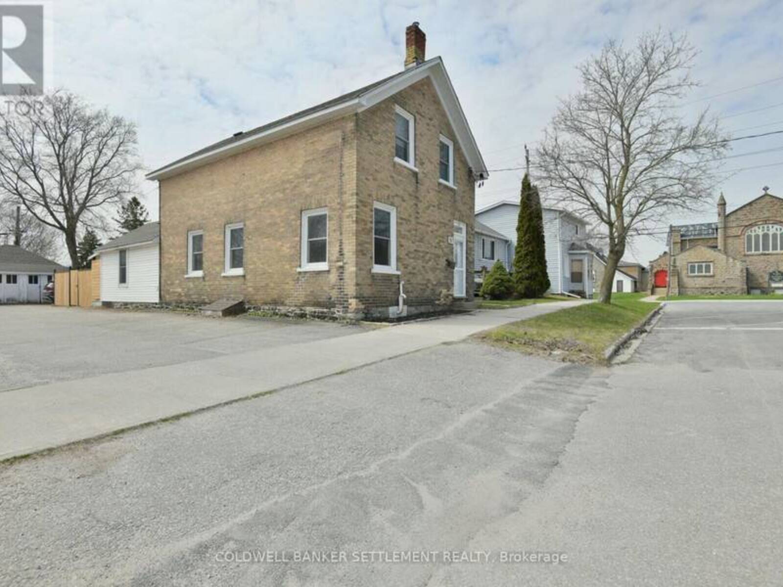 51 MAIN STREET W, Smiths Falls, Ontario K7A 1M7