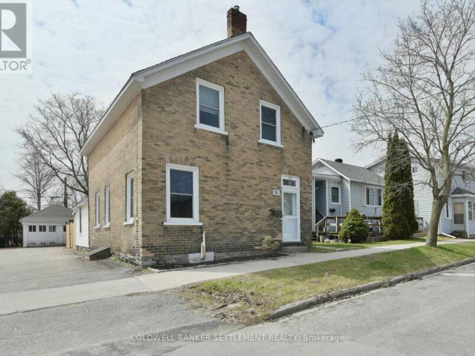 51 MAIN STREET W, Smiths Falls, Ontario K7A 1M7