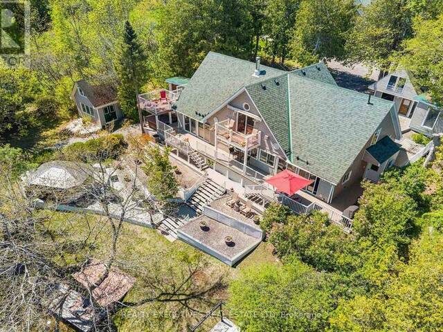 320 PIKE LAKE ROUTE 12 ROUTE Perth Ontario, K7H 3C5 - 5 Bedrooms Waterfront Home For sale