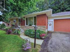 21 FAIRWAY CRESCENT Brockville Ontario, K6V 3V1
