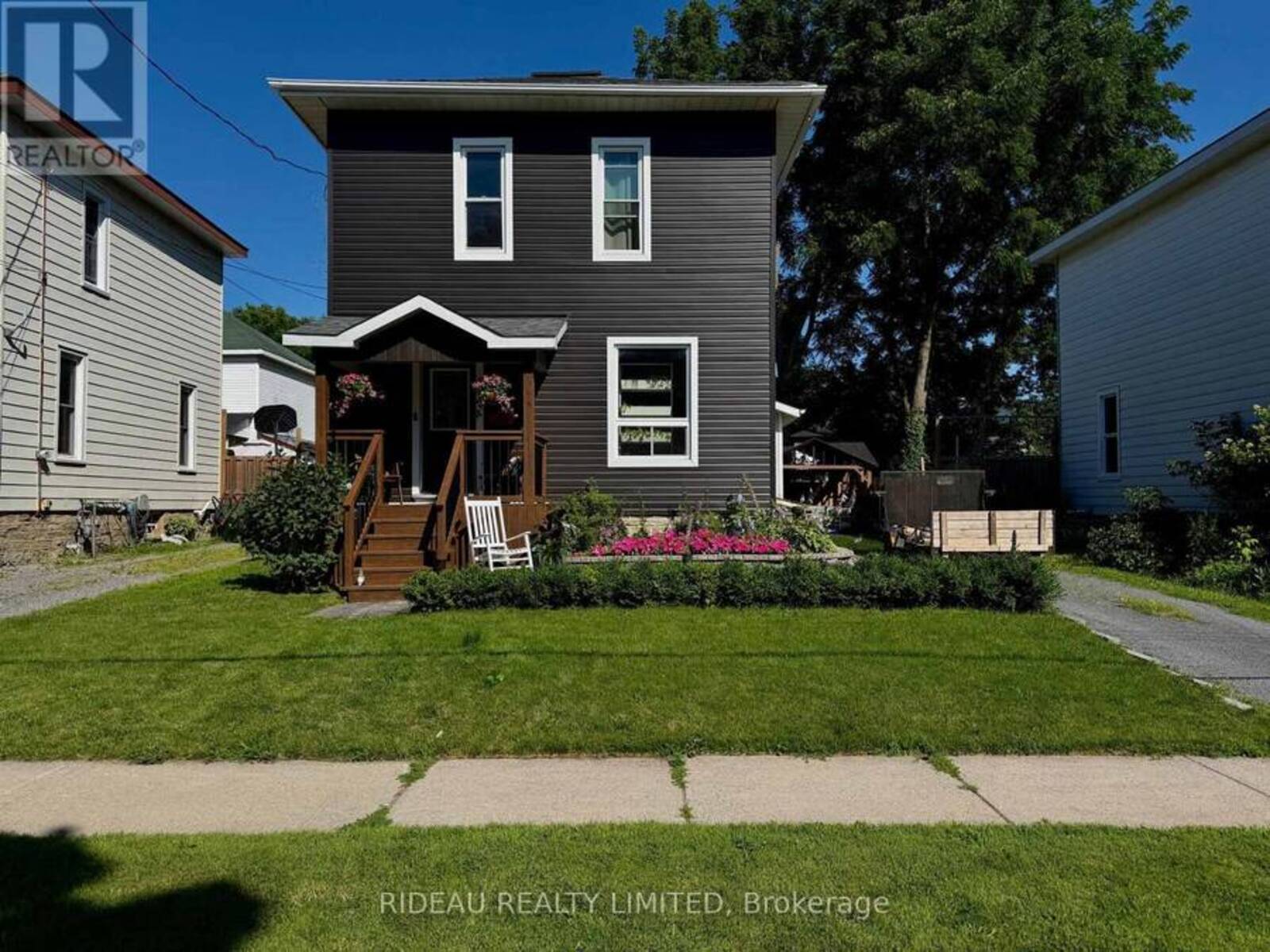 110 MAIN STREET E, Smiths Falls, Ontario K7A 1B2