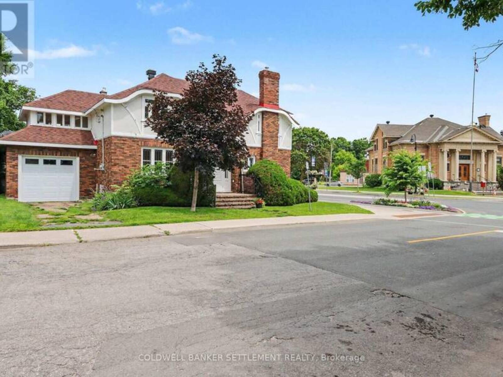 2 GLADSTONE AVENUE, Smiths Falls, Ontario K7H 1L2