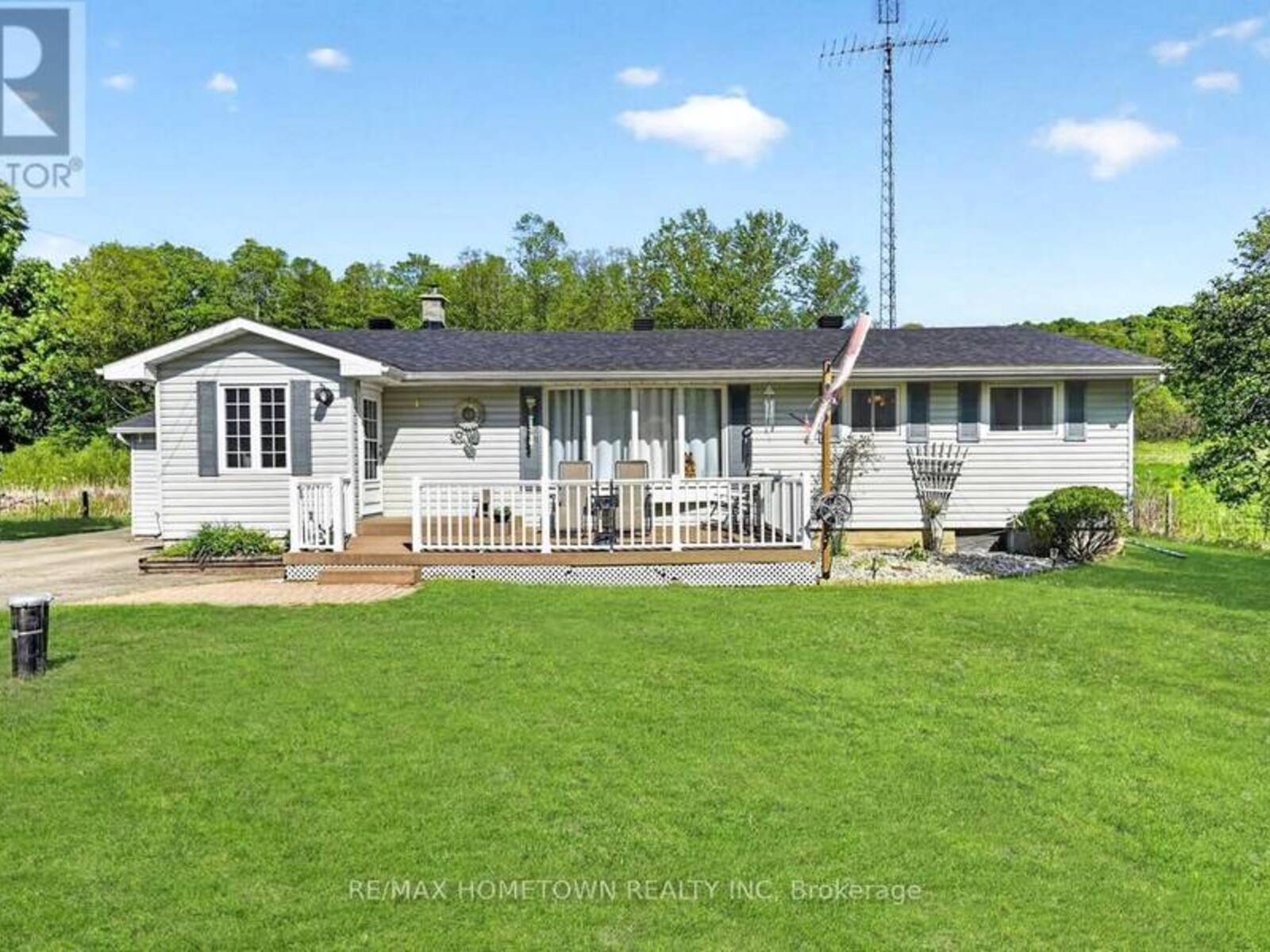 1404 HALLECKS ROAD E, Brockville, Ontario K6V 5T3