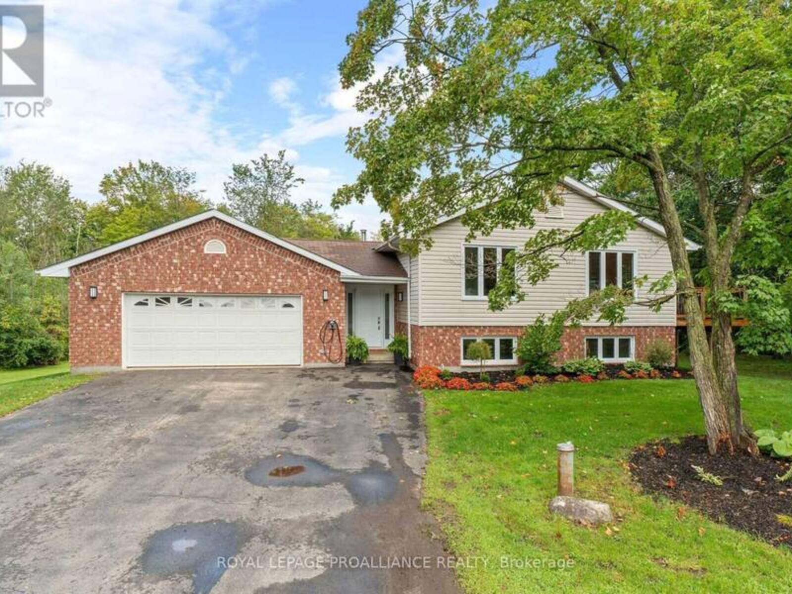 18 EAST TOWNLINE ROAD, Mallorytown, Ontario K0E 1R0