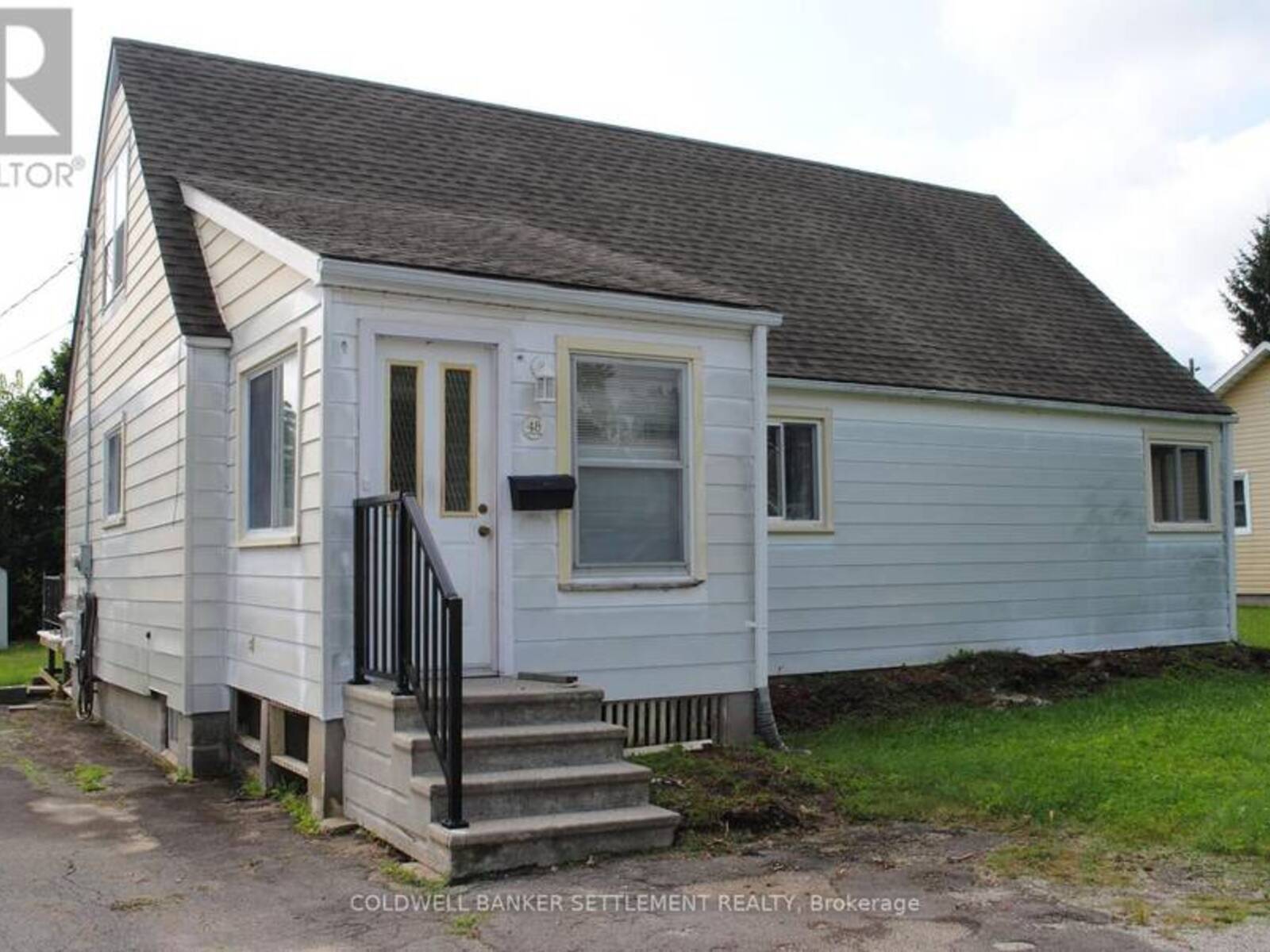 48 PINE STREET, Smiths Falls, Ontario K7A 3T6