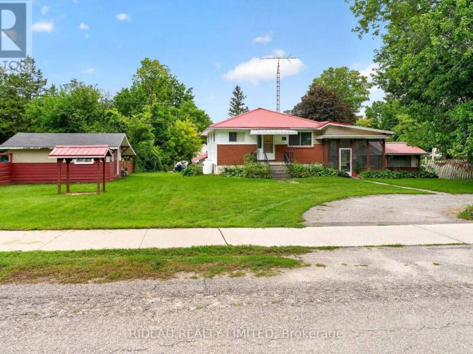 17 COLBORNE STREET, Rideau Lakes, Ontario K0G 1V0
