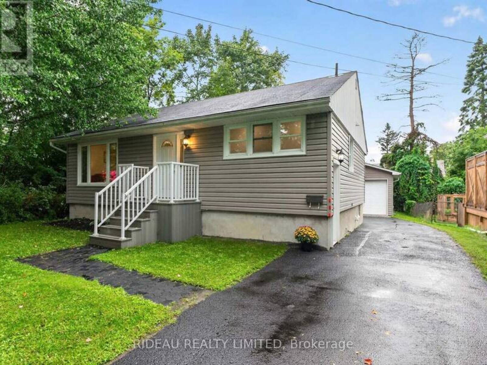 4 OTTER DRIVE, Brockville, Ontario K6V 5R7