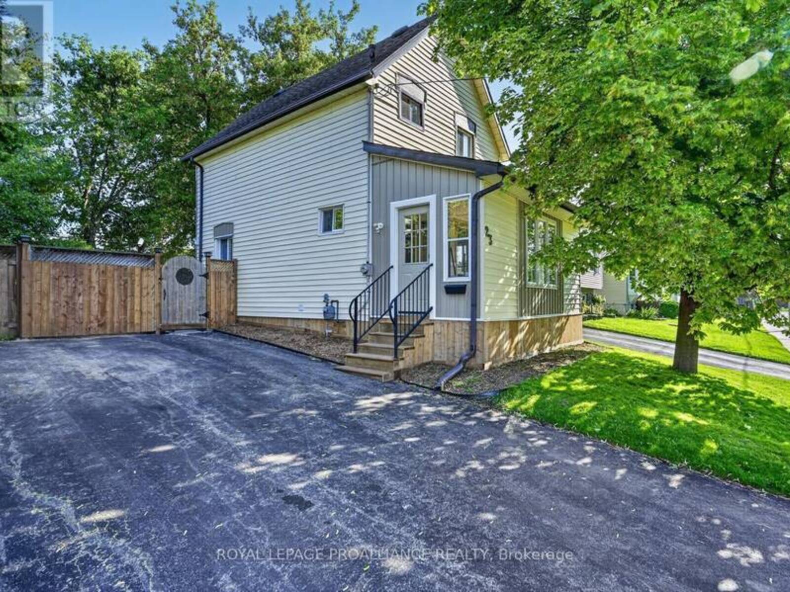 23 SOPHIA STREET, Brockville, Ontario K6V 1V5