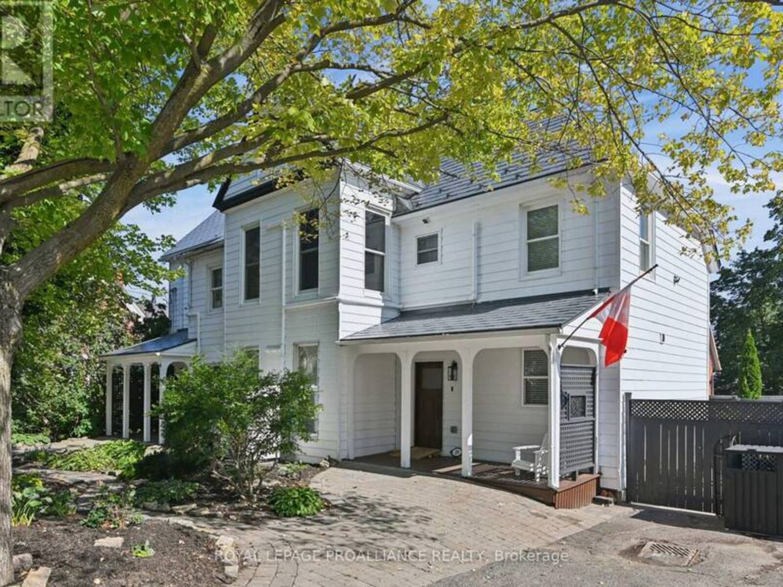 19-21 PINE STREET, Brockville, Ontario K6V 1E9