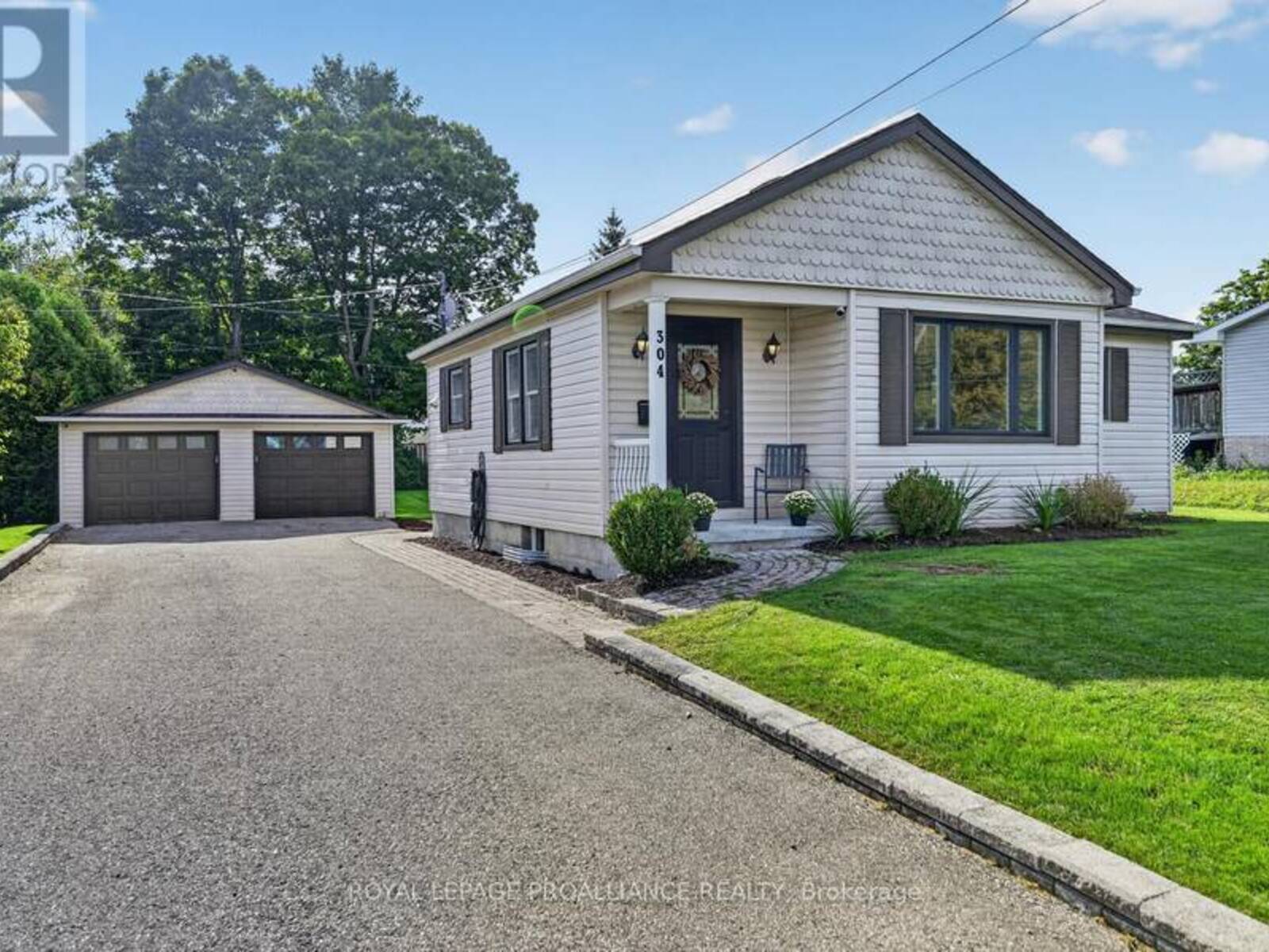 304 OXFORD AVENUE, Brockville, Ontario K6V 3E2