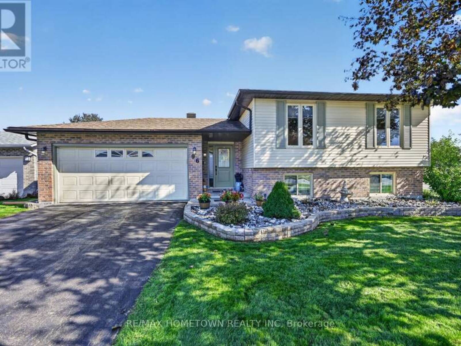96 CAMBRIDGE CRESCENT, Brockville, Ontario K6V 6L8