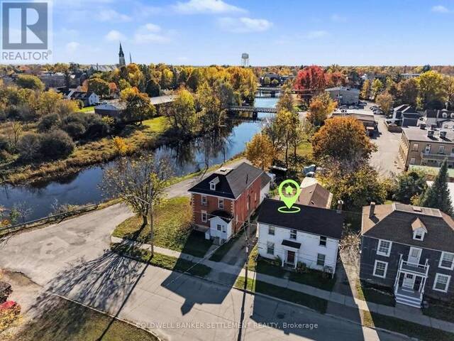 20 SHERBROOKE STREET E Perth Ontario, K7H 1A2 - Multi-family Home For Sale