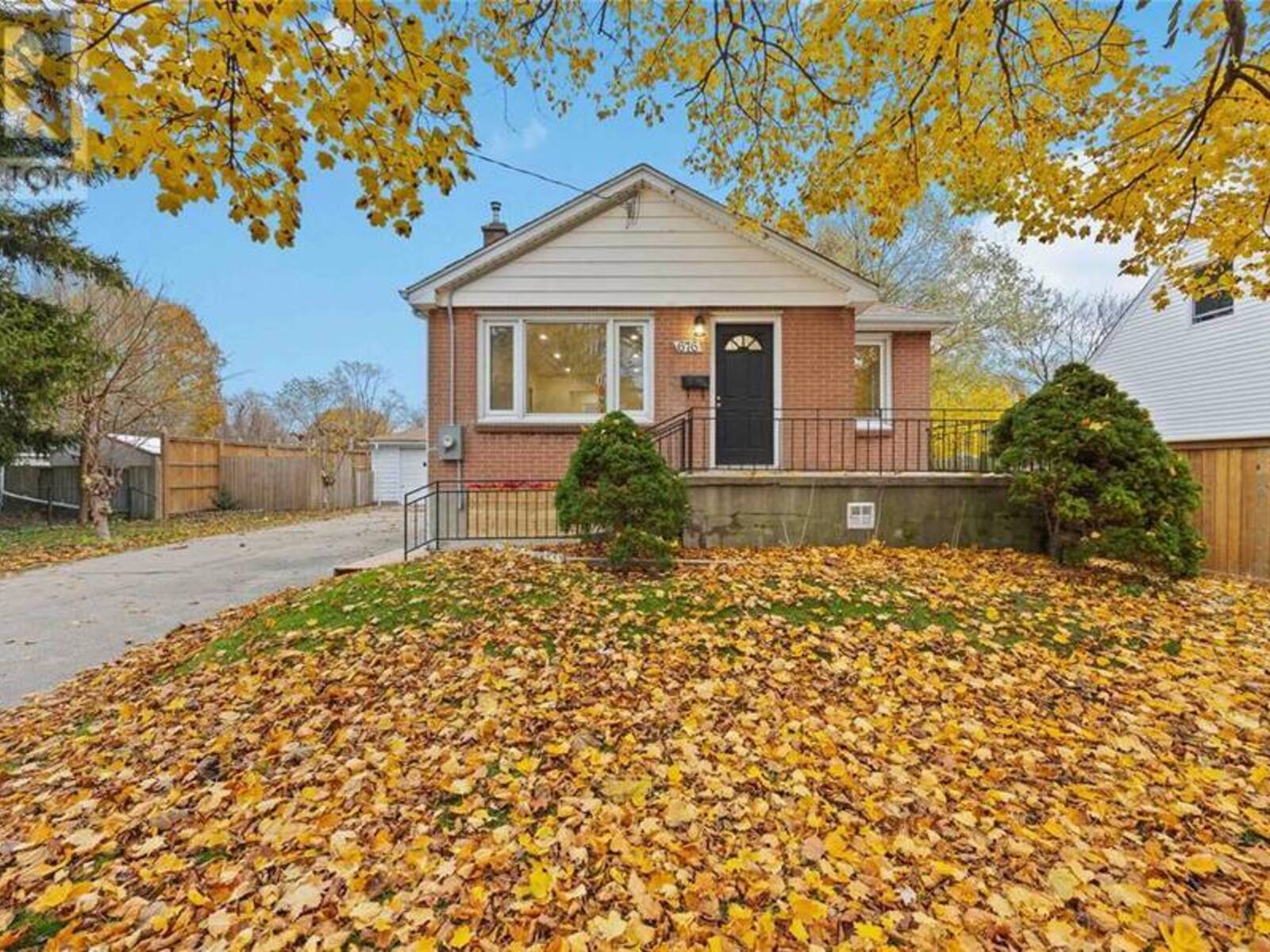 676 ELIZABETH AVENUE, Sarnia, Ontario N7S 2T8