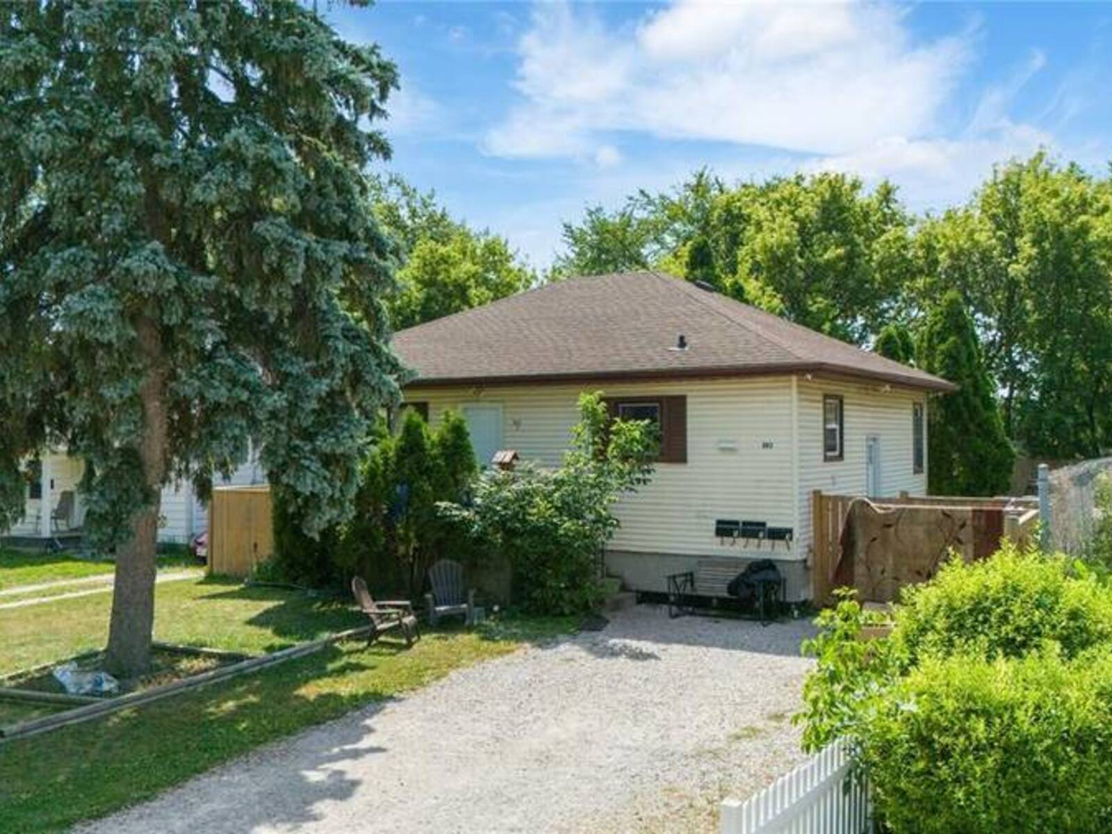 863 DEVINE STREET, Sarnia, Ontario N7T 1X3