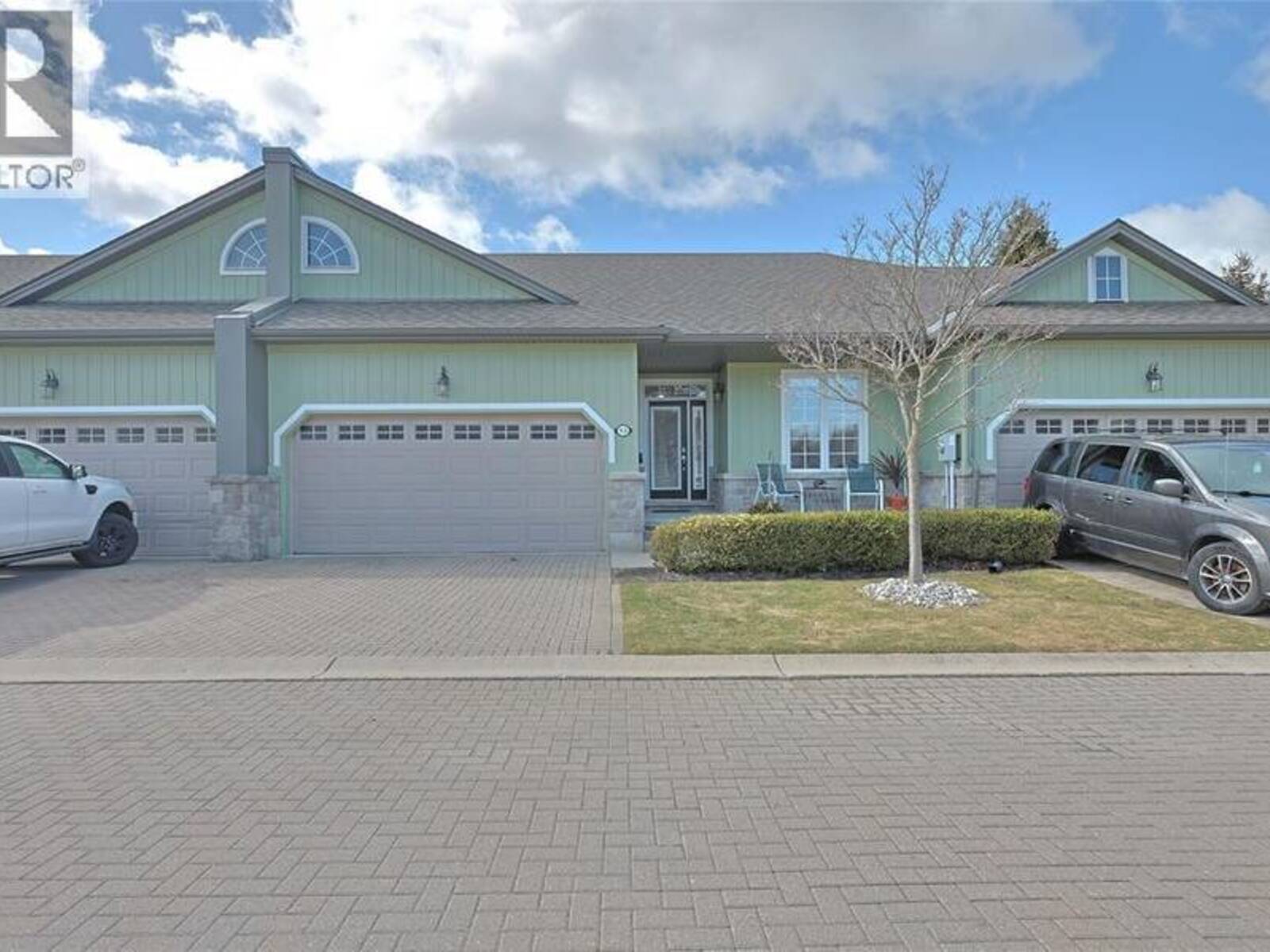 13 OAKWOOD LINKS LANE, Grand Bend, Ontario N0M 1T0