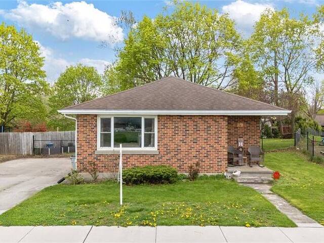 19 BROADWAY STREET Lambton Shores Ontario, N0N 1J0 - 3 Bedrooms Home For Sale