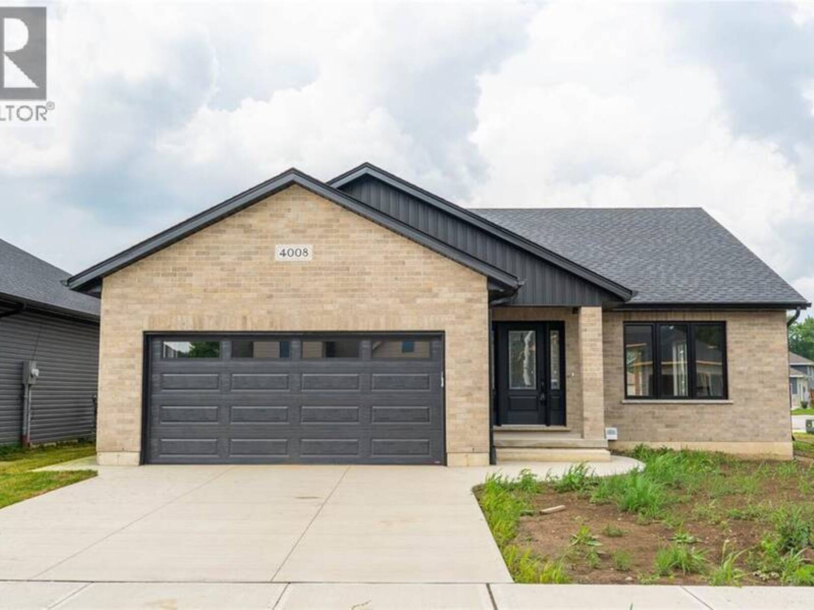 4008 GREENWOOD STREET, Petrolia, Ontario N0N 1R0