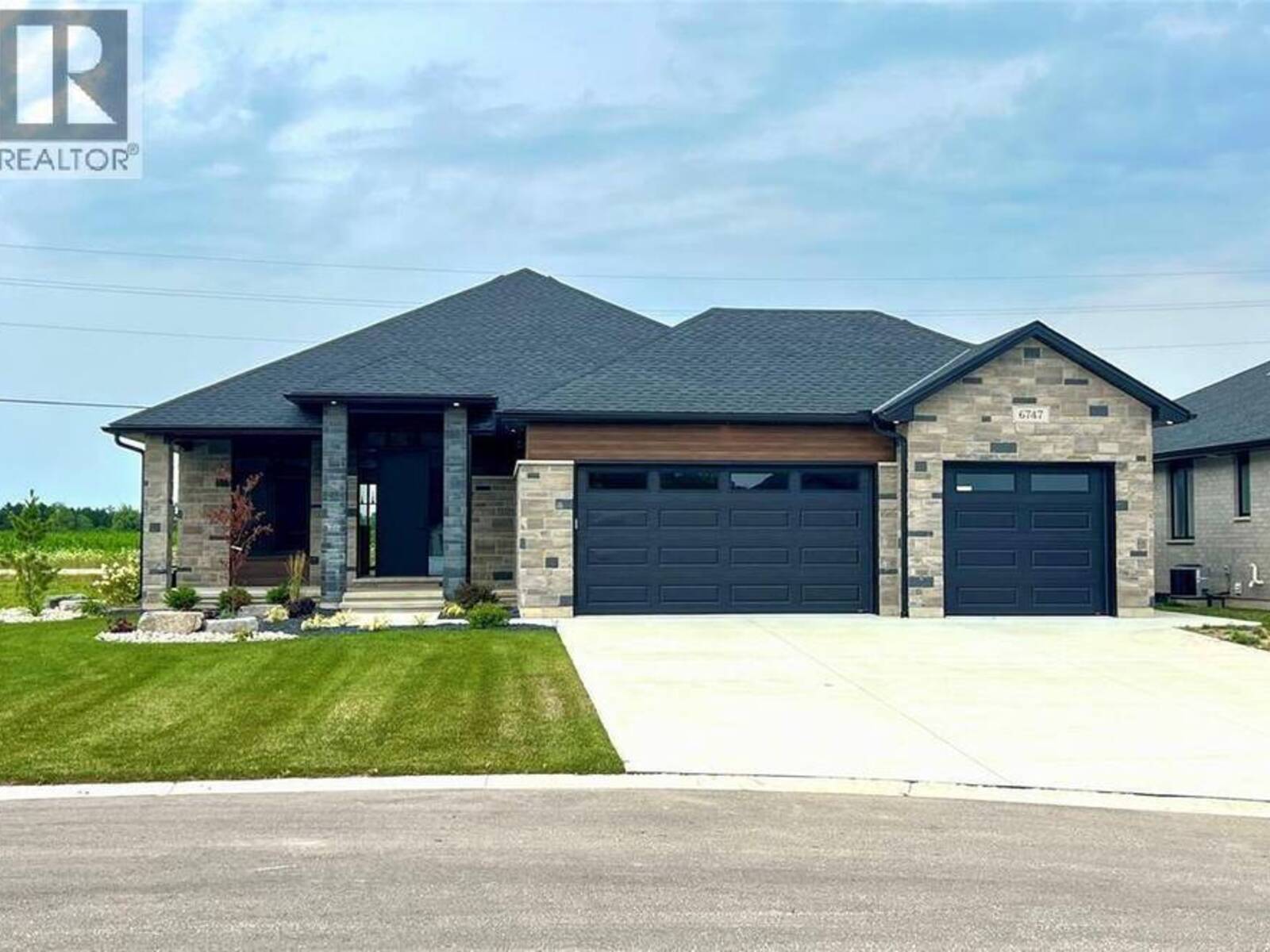 6747 GRIFFIN DRIVE, Plympton-Wyoming, Ontario N0N 1E0