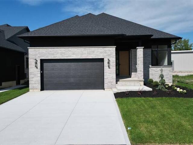 2060 MARION AVENUE Sarnia Ontario, N0N 1C0 - 5 Bedrooms Waterfront Home For sale