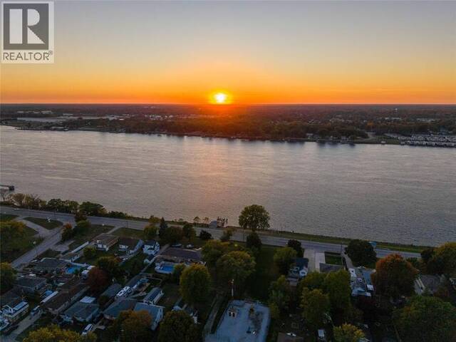 2002 ST. CLAIR PARKWAY Sarnia Ontario, N7T 7H5 - Waterfront Home For sale