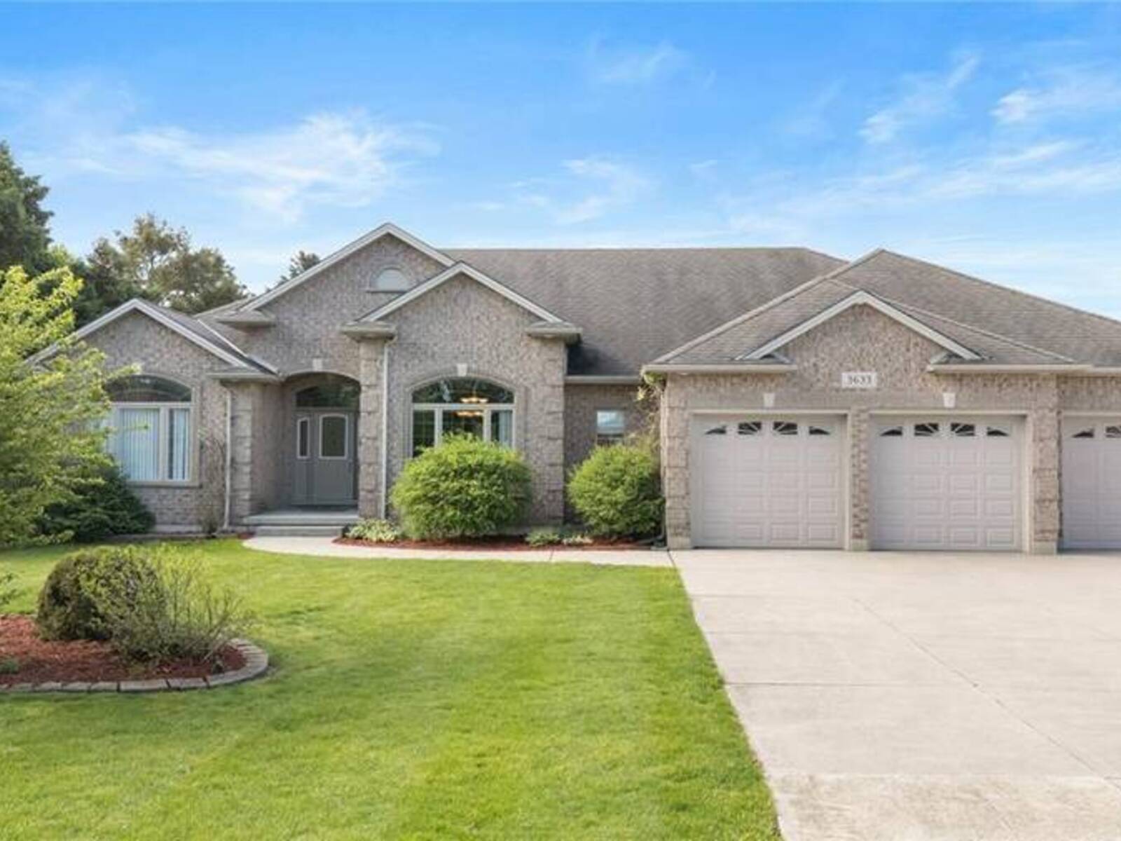 3633 EGREMONT ROAD, Plympton-Wyoming, Ontario N0N 1E0