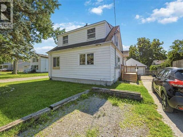 2012 Wayne AVENUE Sarnia Ontario, N7T 7Y9 - 3 Bedrooms Waterfront Home For sale