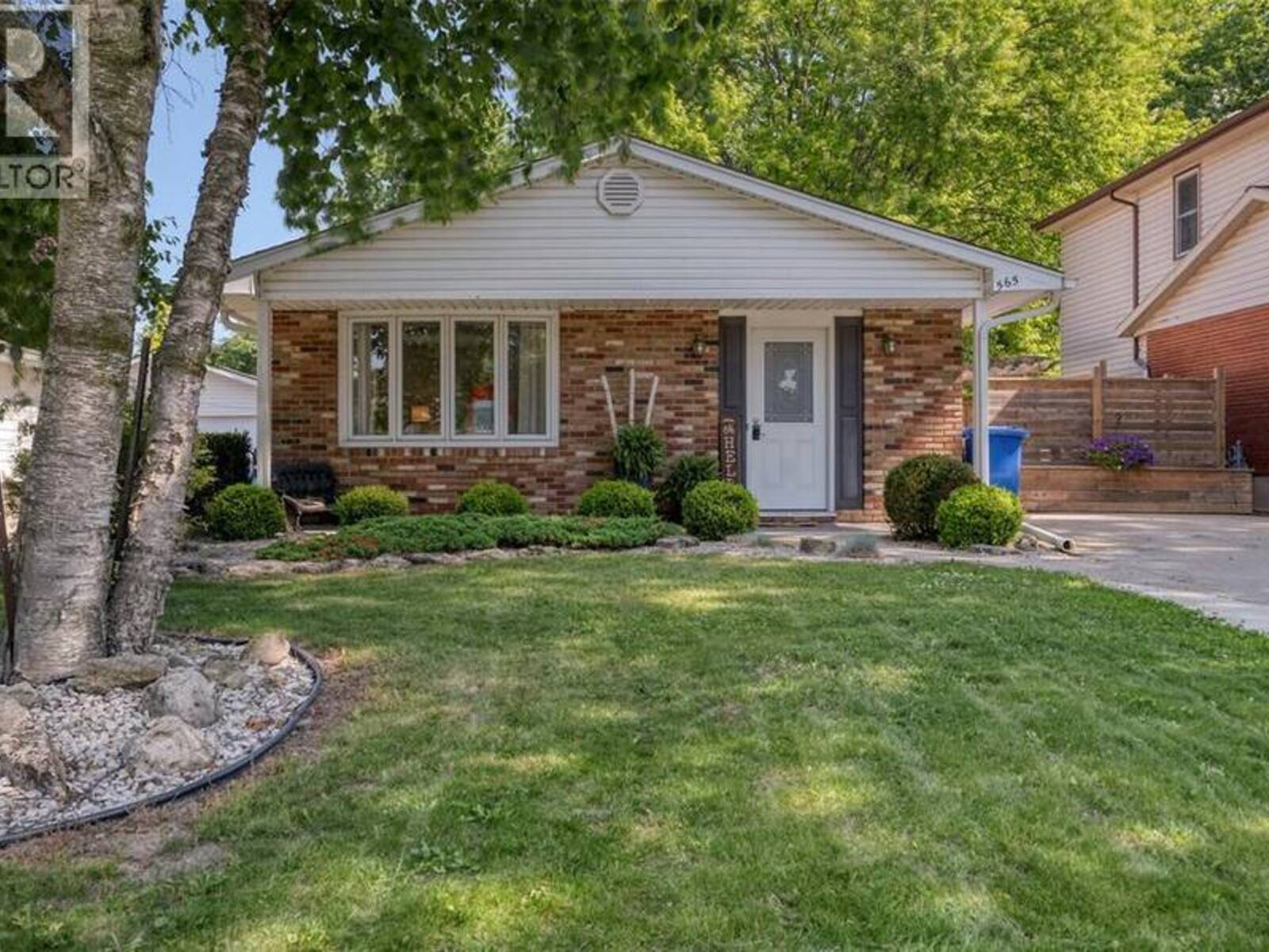 565 PLYMPTON STREET, Plympton-Wyoming, Ontario N0N 1T0