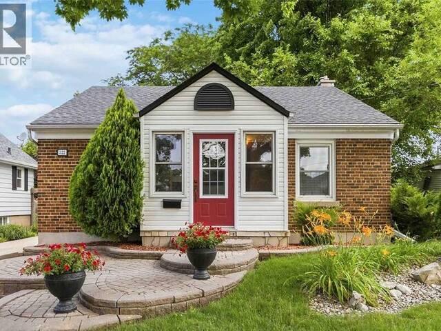 322 COBDEN STREET Sarnia Ontario, N7T 4A3 - 3 Bedrooms Home For Sale