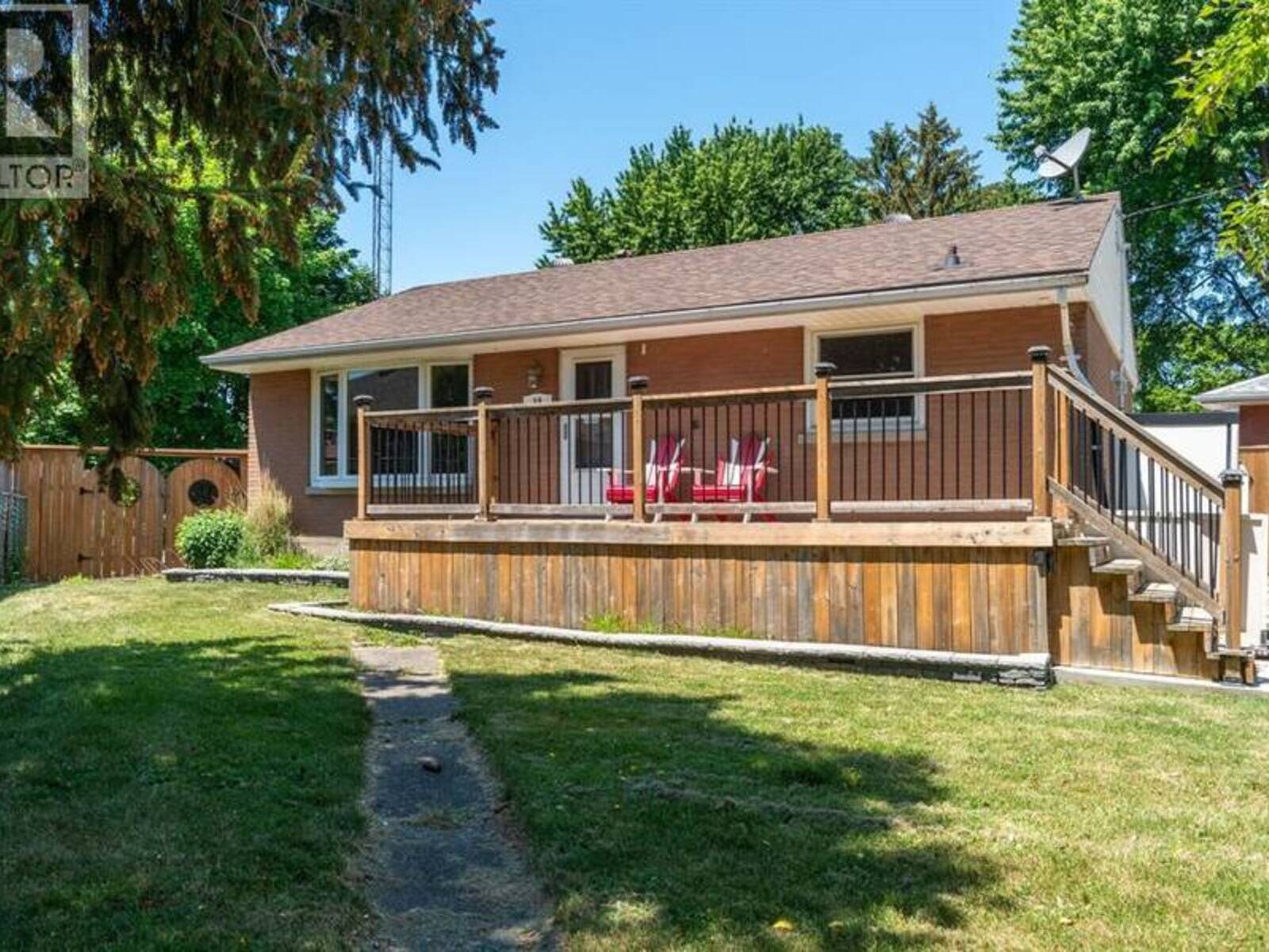 18 TWEEDSMUIR AVENUE, Sarnia, Ontario N7S 2R8