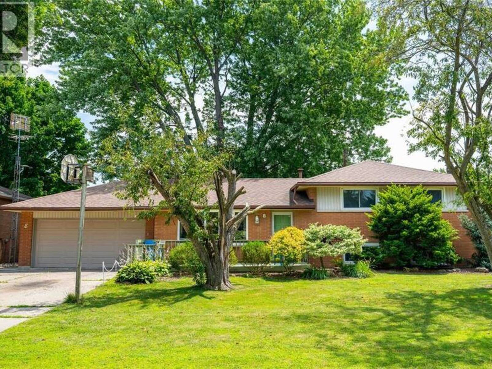 8 PARRY DRIVE, Chatham, Ontario N7L 2H8
