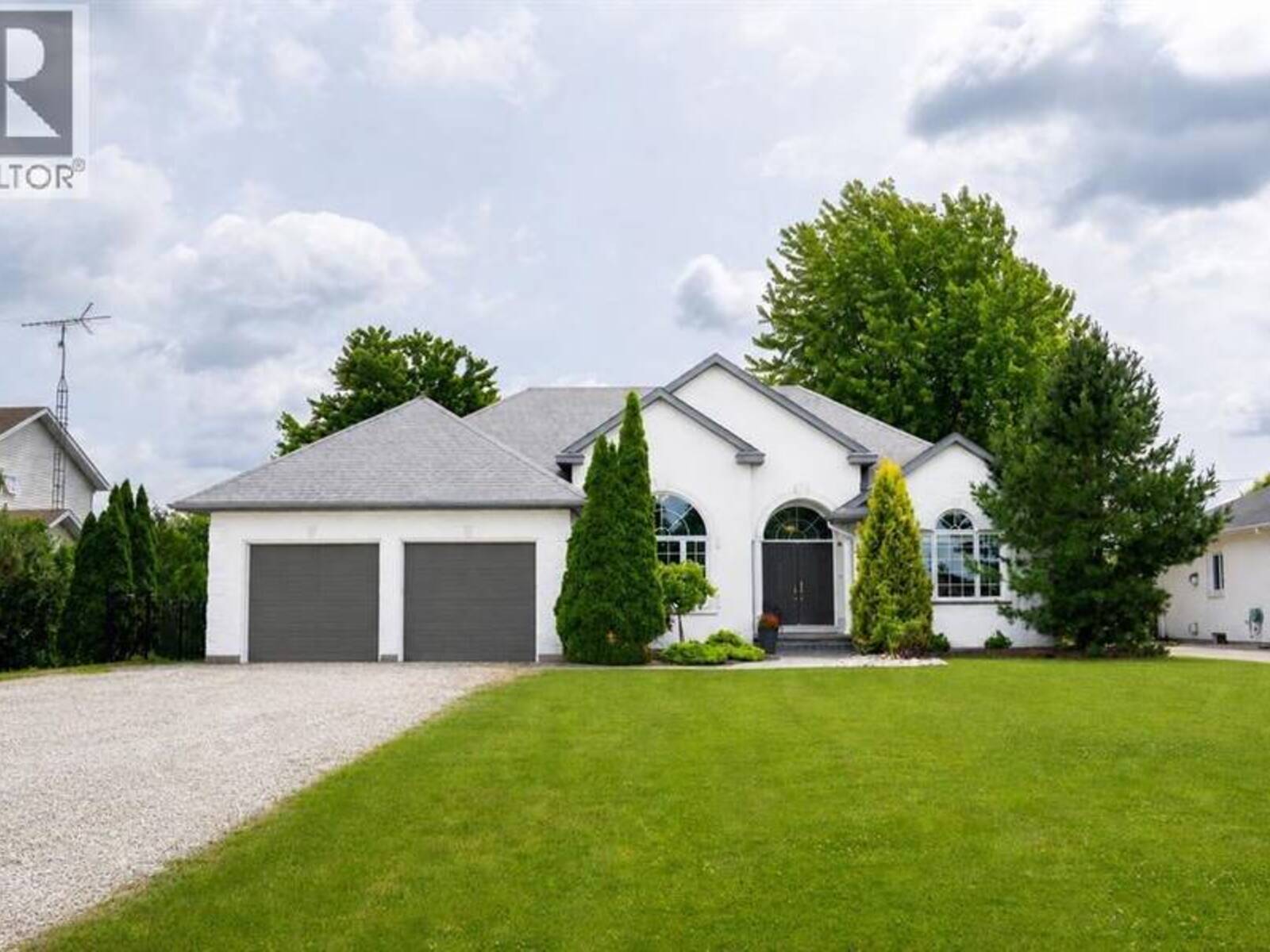 968 ST CLAIR PARKWAY, Mooretown, Ontario N0N 1M0