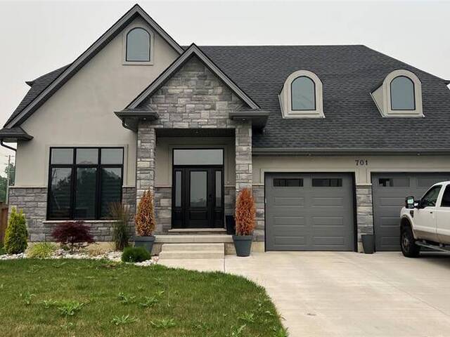701 NICOLINA WAY Sarnia Ontario, N7S 0B2 - 5 Bedrooms Home For Sale