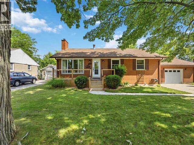 824 CHARLESWORTH DRIVE Sarnia Ontario, N7V 2R9 - 4 Bedrooms Home For Sale