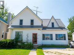 407 QUEEN STREET Petrolia Ontario, N0N 1R0