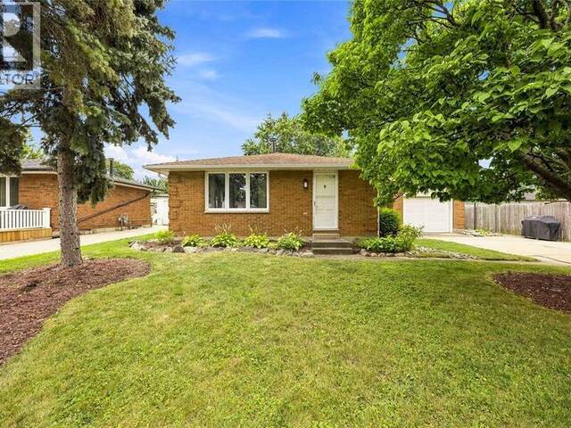 464 PARKDALE CRESCENT St. Clair Ontario, N0N 1G0 - 3 Bedrooms Waterfront Home For sale