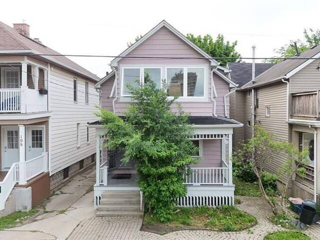196 BROCK STREET North Sarnia Ontario, N7T 5Z3 - 6 Bedrooms Home For Sale