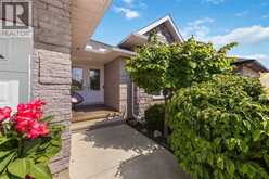 212 BASQUIAT CRESCENT | Sarnia Ontario | Slide Image Three