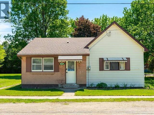 8007 RAILROAD LINE Brooke-Alvinston Ontario, N0N 1A0 - 2 Bedrooms Home For Sale