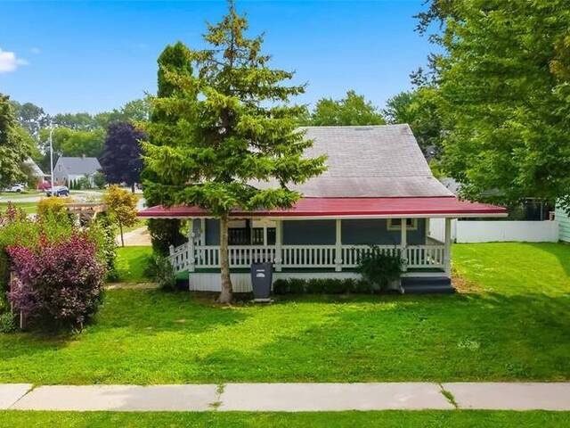 641 MAPLE AVENUE Sarnia Ontario, N7T 4H7 - 2 Bedrooms Home For Sale