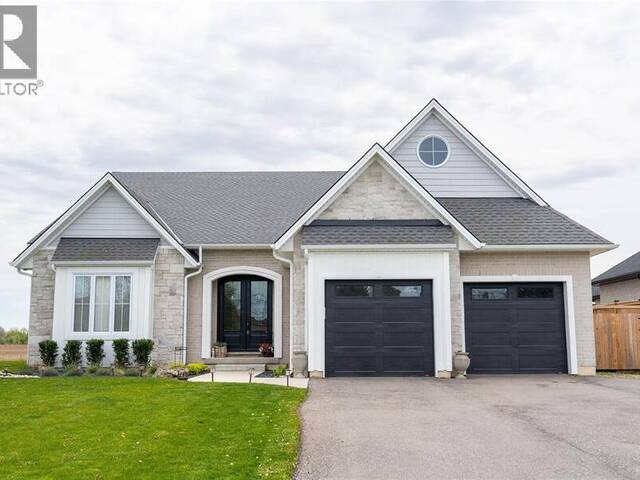 3613 Queen STREET Plympton-Wyoming Ontario, N0N 1E0 - 6 Bedrooms Home For Sale