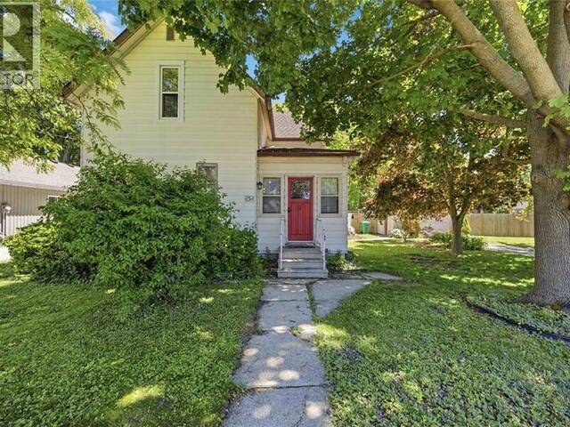 454 MAUDE STREET Petrolia Ontario, N0N 1R0 - 2 Bedrooms Home For Sale