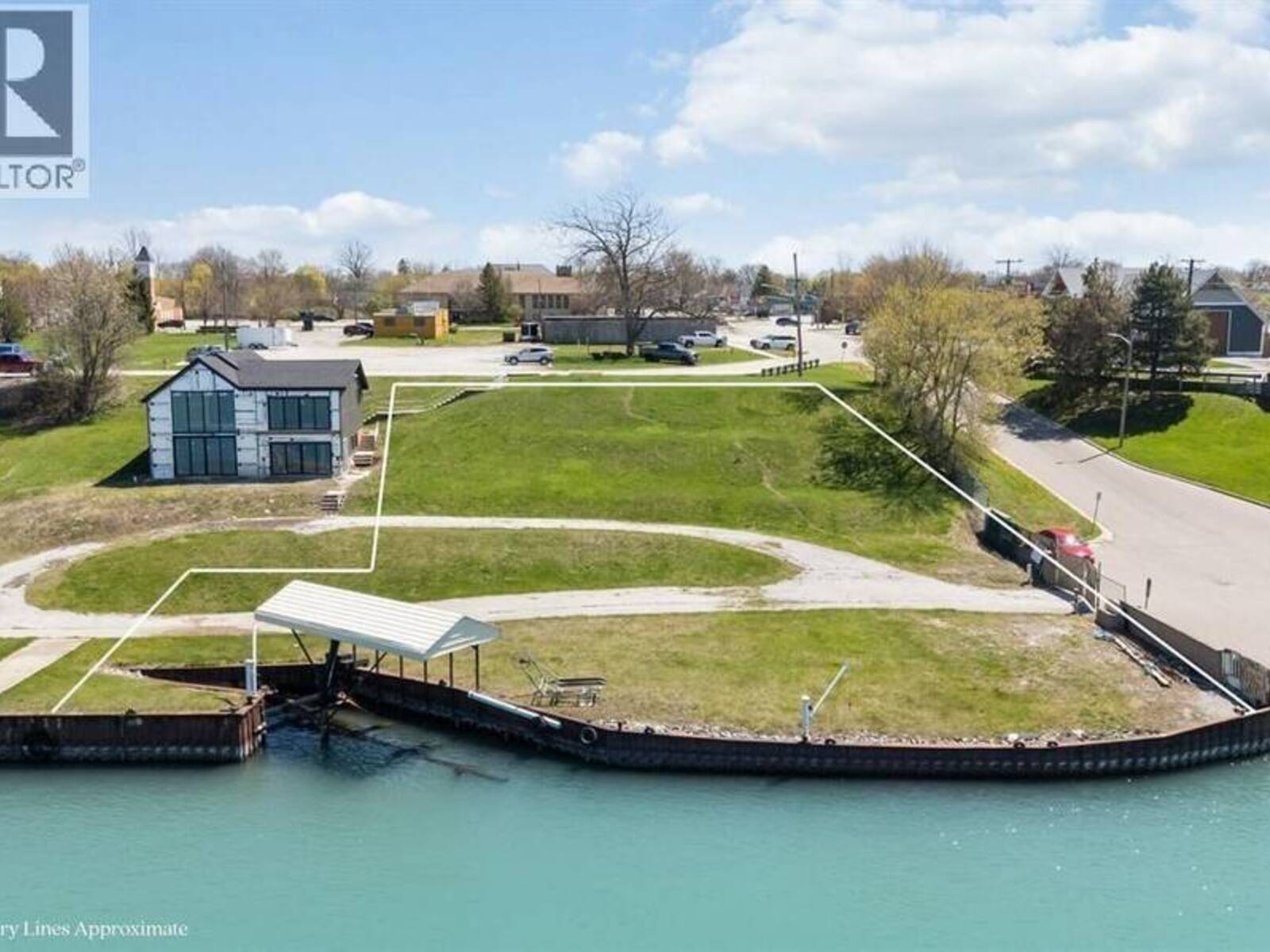 393 BERESFORD STREET, St. Clair, Ontario N0N 1G0