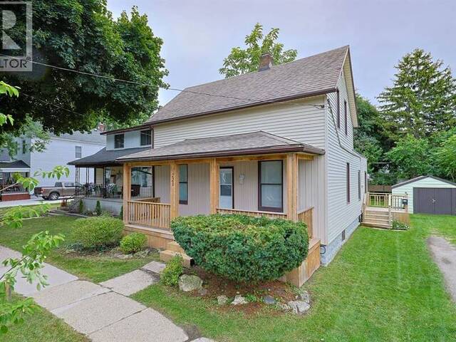 221 Bright STREET Sarnia Ontario, N7T 4E9 - 3 Bedrooms Home For Sale