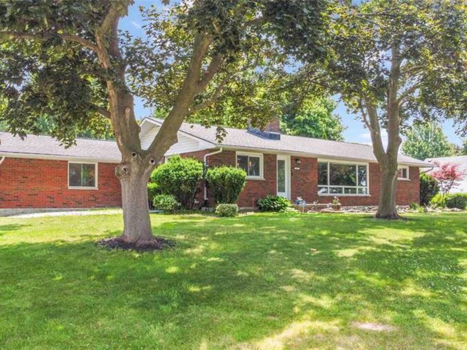 1202 ST.CLAIR PARKWAY, Mooretown, Ontario N0N 1M0