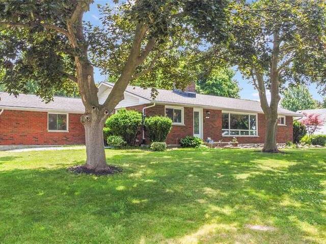 1202 ST.CLAIR PARKWAY Mooretown Ontario, N0N 1M0 - 4 Bedrooms Waterfront Home For sale