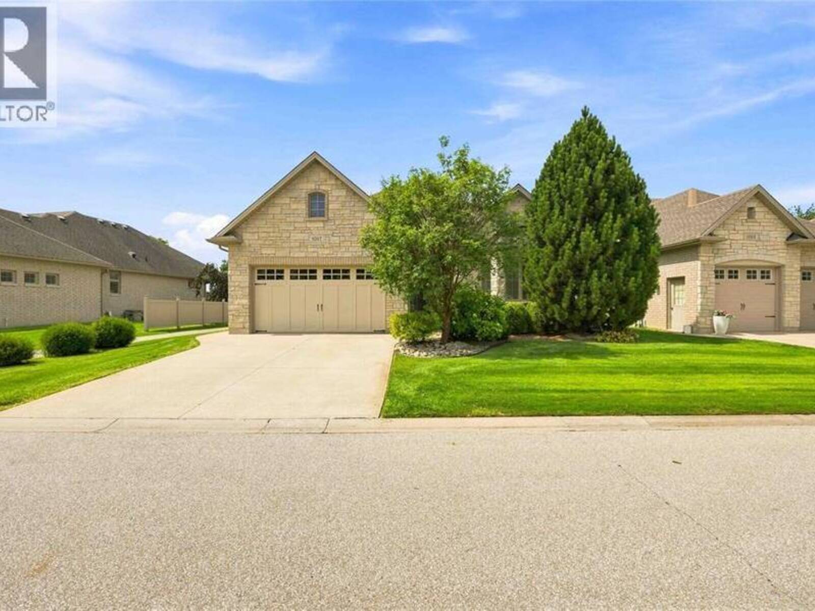 1017 MIKE WEIR DRIVE Unit# 54, Sarnia, Ontario N0N 1C0